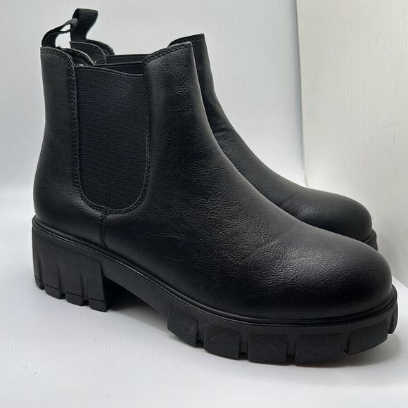 CUSHIONAIRE Women's slip on chelsea boot +Memory Foam 11 BLACK - Picture 1 of 7